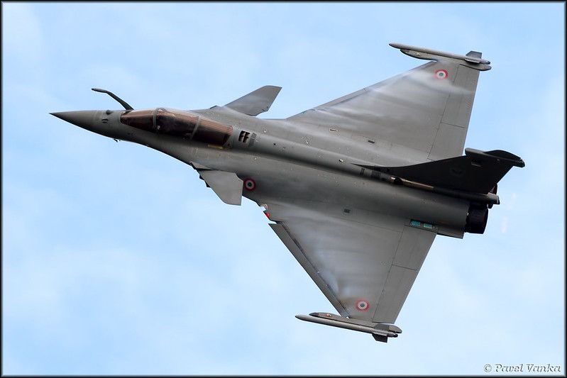 Rafale jet close coupled canards and delta wings structure